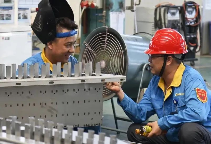 战高温，保安全！江苏大明送清凉与关爱到一线